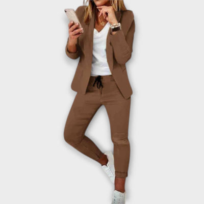 Elegantní a pohodlný blazer set