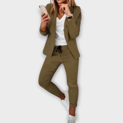 Elegantní a pohodlný blazer set