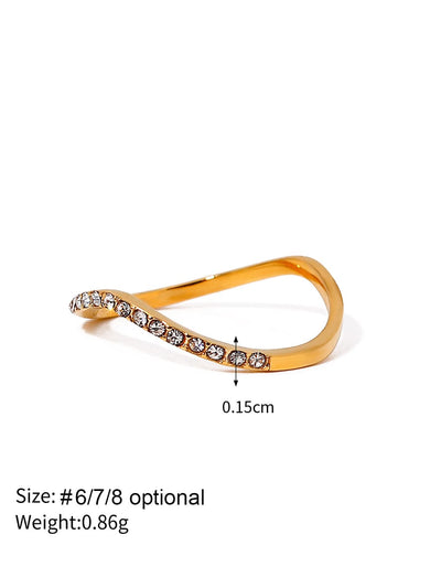 Elegantní prsten s diamanty zasazenými v vlnovém designu