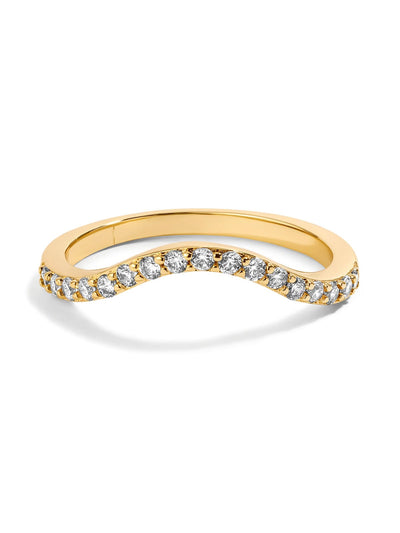Elegantní prsten s diamanty zasazenými v vlnovém designu